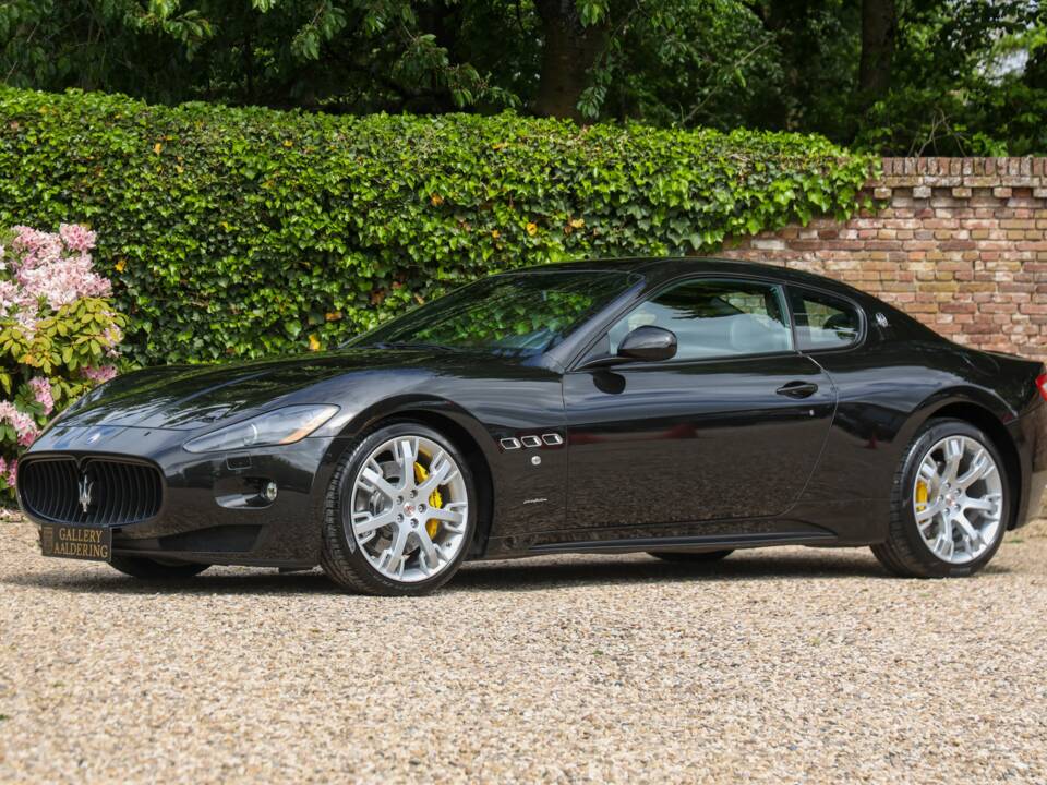 Image 45/50 of Maserati GranTurismo S (2008)
