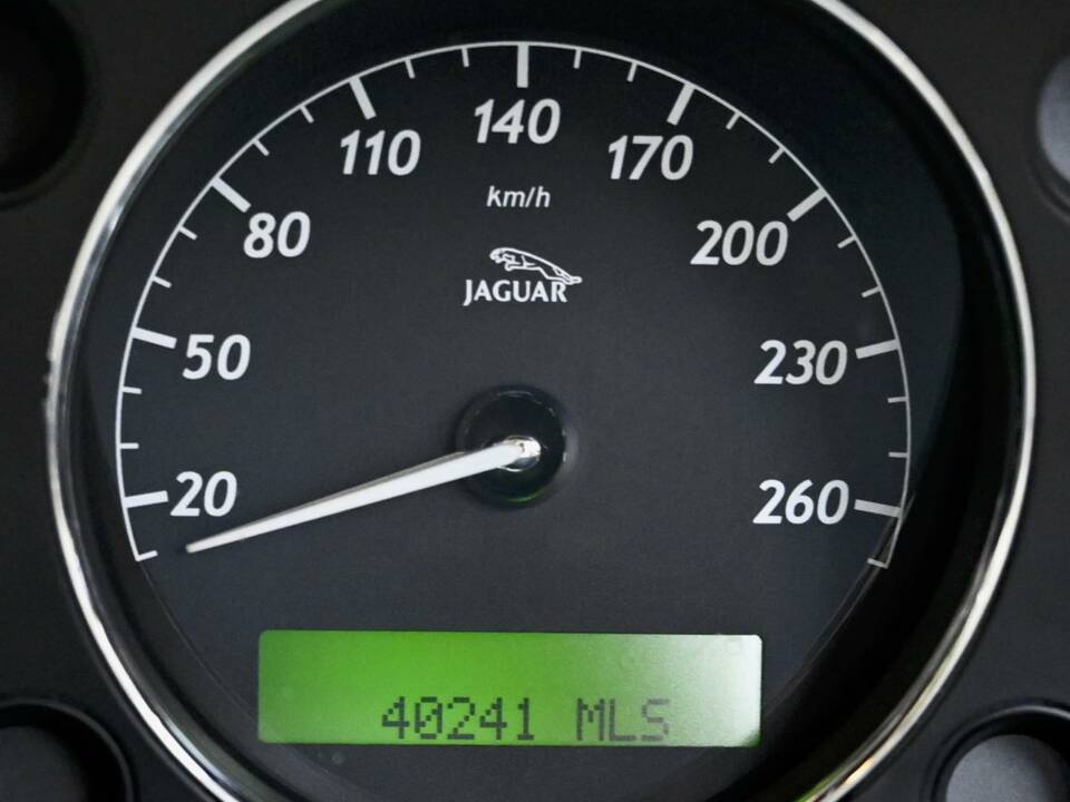 Image 30/50 of Jaguar XJ 8 4.2 (2006)