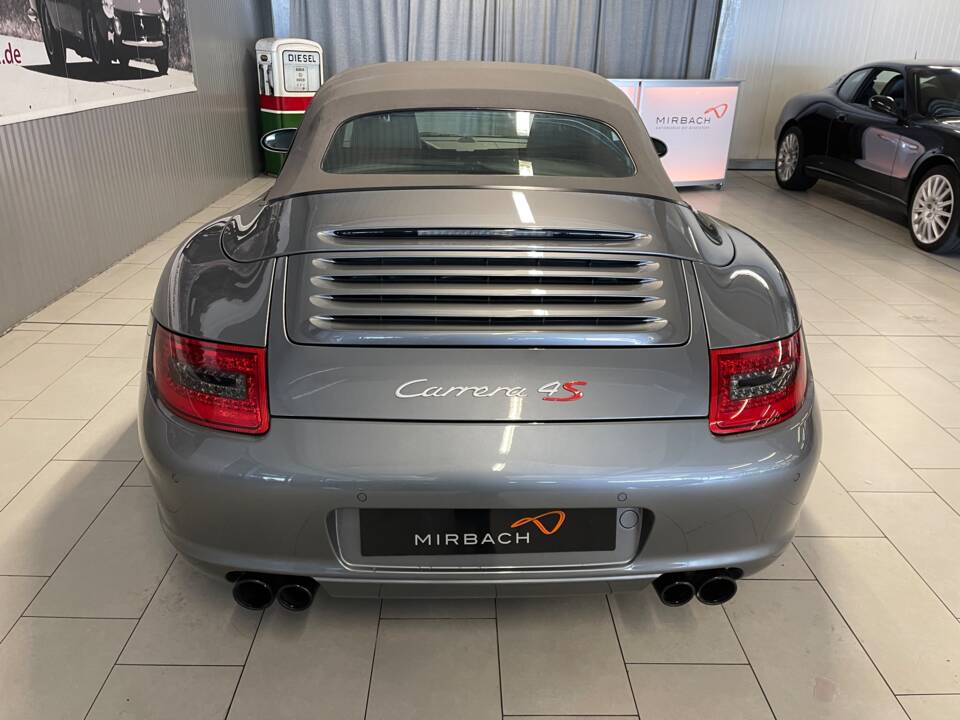 Imagen 7/17 de Porsche 911 Carrera 4S (2005)