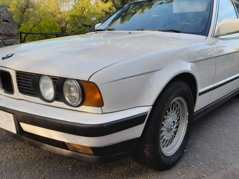 Image 1/54 of BMW 535i (1989)