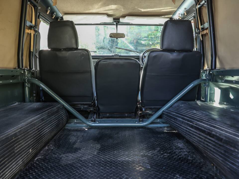 Image 16/21 de Land Rover Defender 90 Td5 (1999)