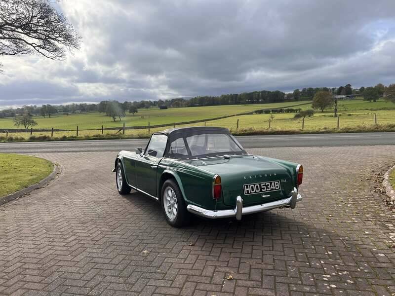 Image 30/45 of Triumph TR 4 (1964)