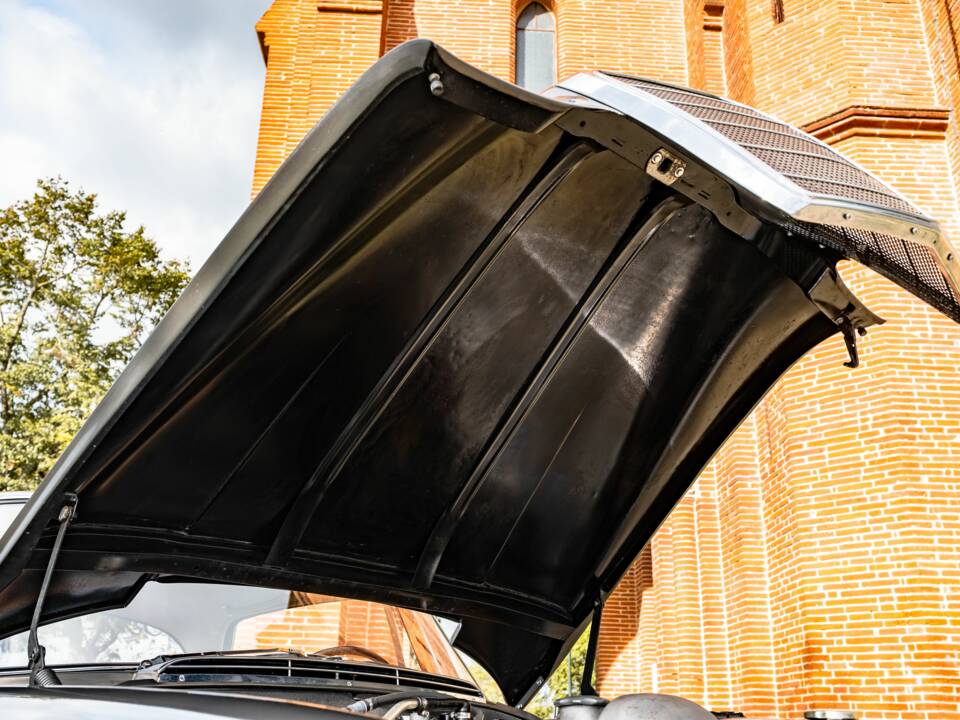 Image 60/86 of Mercedes-Benz 300 SE (1965)