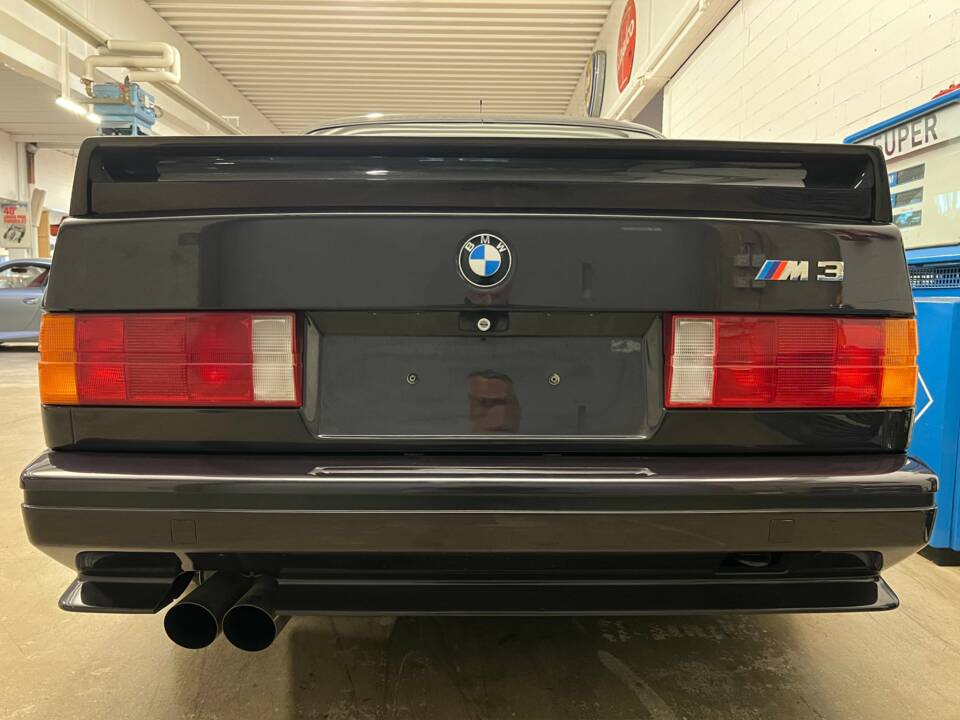 Image 18/20 of BMW M3 (1989)