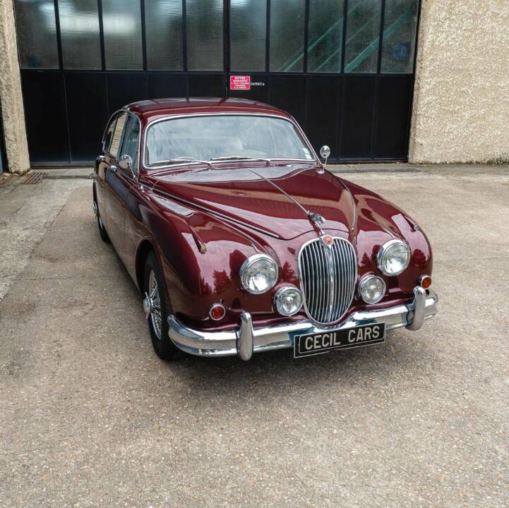 Image 8/49 of Jaguar Mk II 3.4 (1967)
