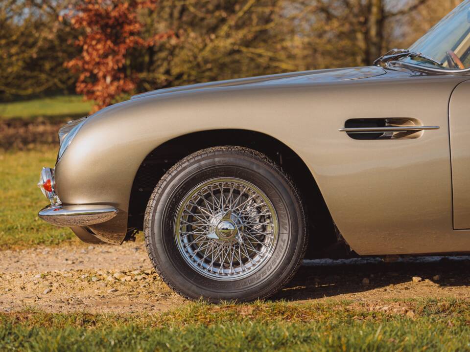 Image 16/99 of Aston Martin DB 6 Volante (1968)