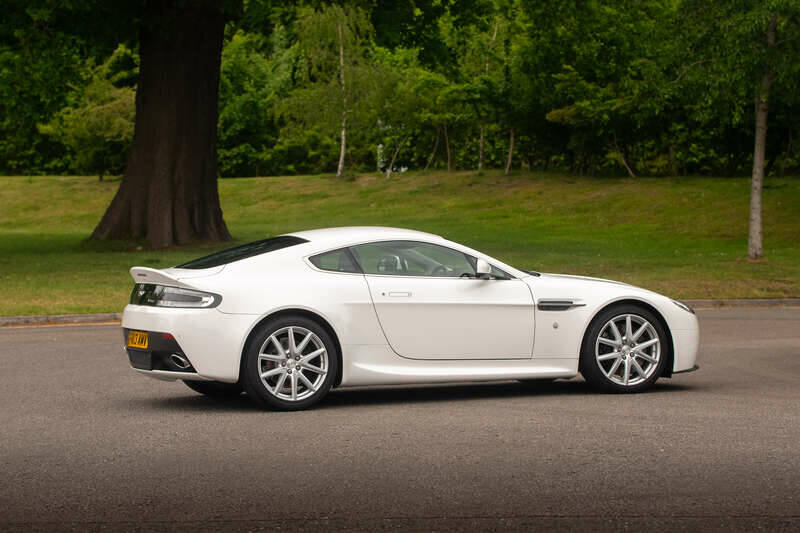 Bild 13/50 von Aston Martin V8 Vantage (2013)