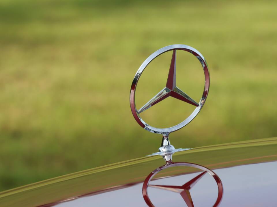 Image 32/50 of Mercedes-Benz E 220 (1994)