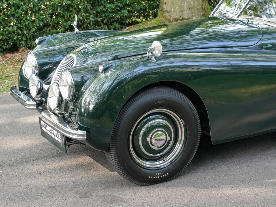 Image 36/50 of Jaguar XK 120 DHC (1953)