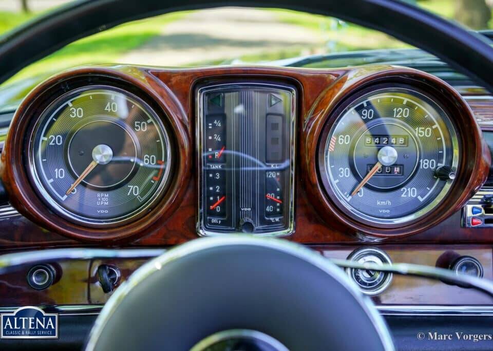 Image 20/52 de Mercedes-Benz 220 SE b (1963)