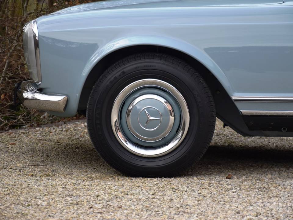 Image 22/45 of Mercedes-Benz 230 SL (1966)