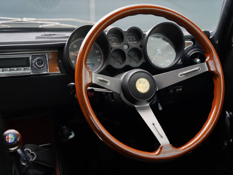 Bild 21/50 von Alfa Romeo 2000 GT Veloce (1975)