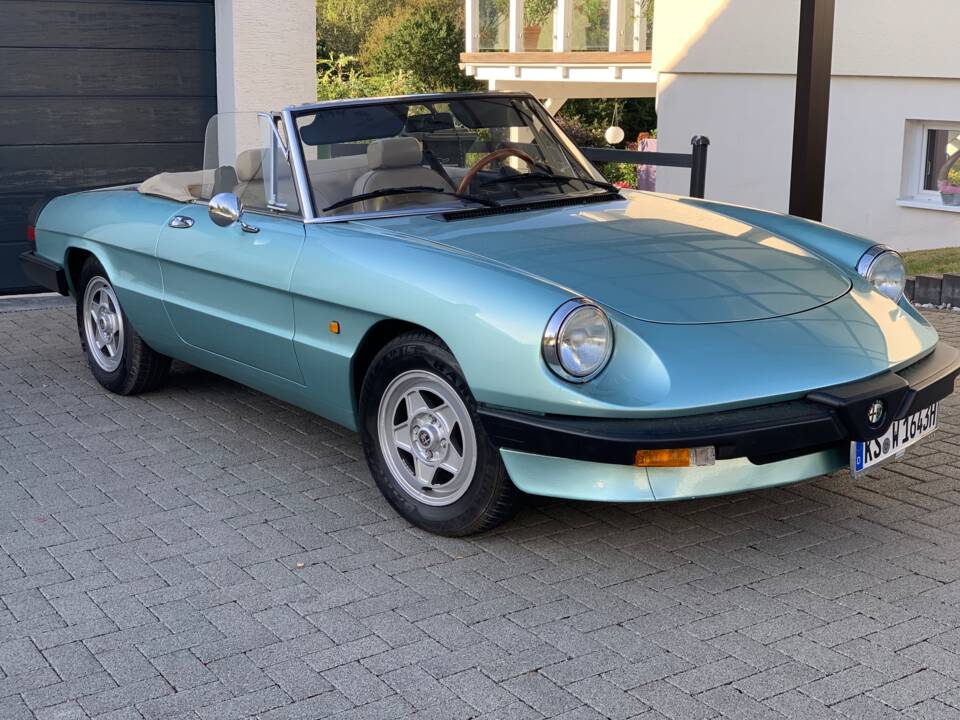 Image 2/55 of Alfa Romeo 2.0 Spider (1984)