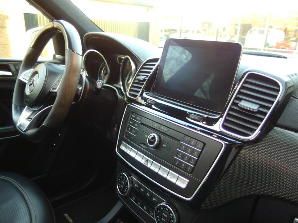Image 46/98 of Mercedes-Benz GLS 63 AMG 4MATIC (2016)