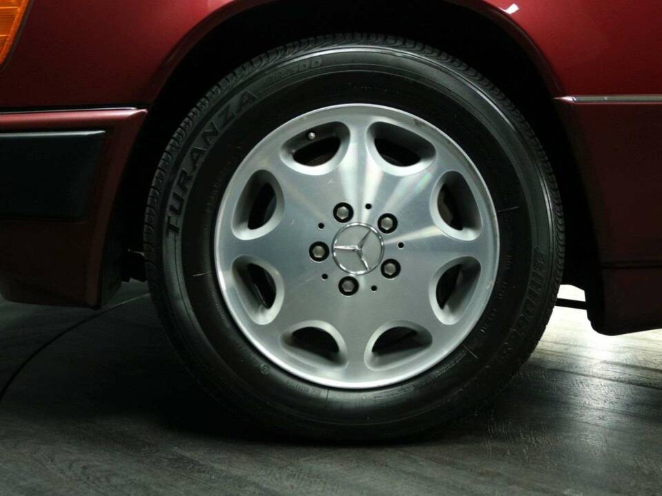 Bild 50/50 von Mercedes-Benz 300 CE-24 (1992)