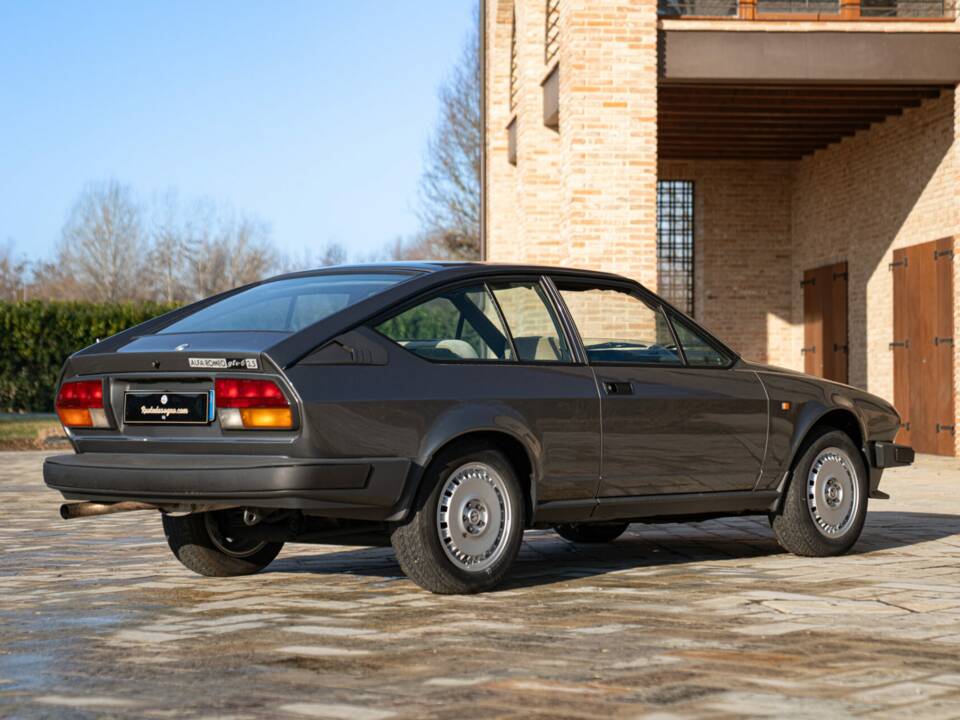 Bild 6/50 von Alfa Romeo GTV 6 2.5 (1981)