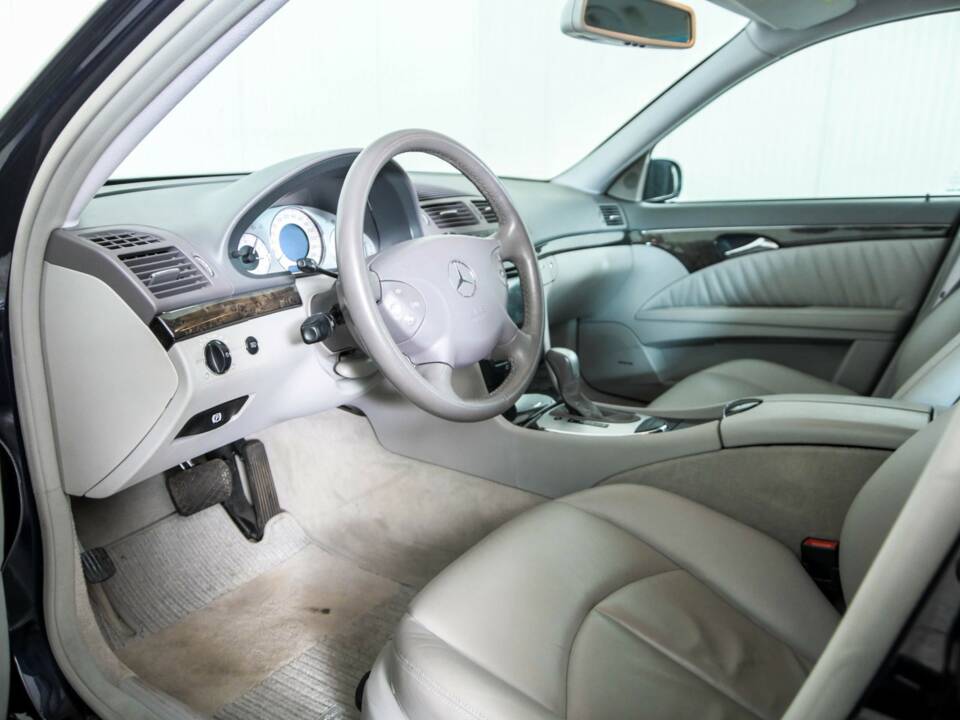 Bild 11/50 von Mercedes-Benz E 320 T 4MATIC (2004)