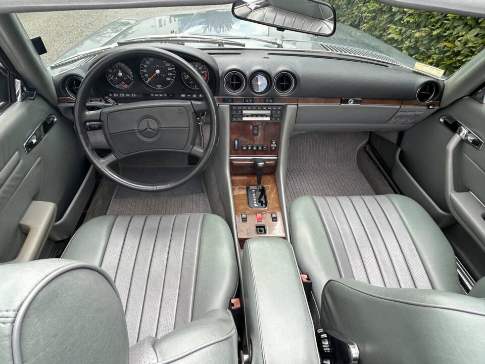 Image 12/36 of Mercedes-Benz 560 SL (1989)