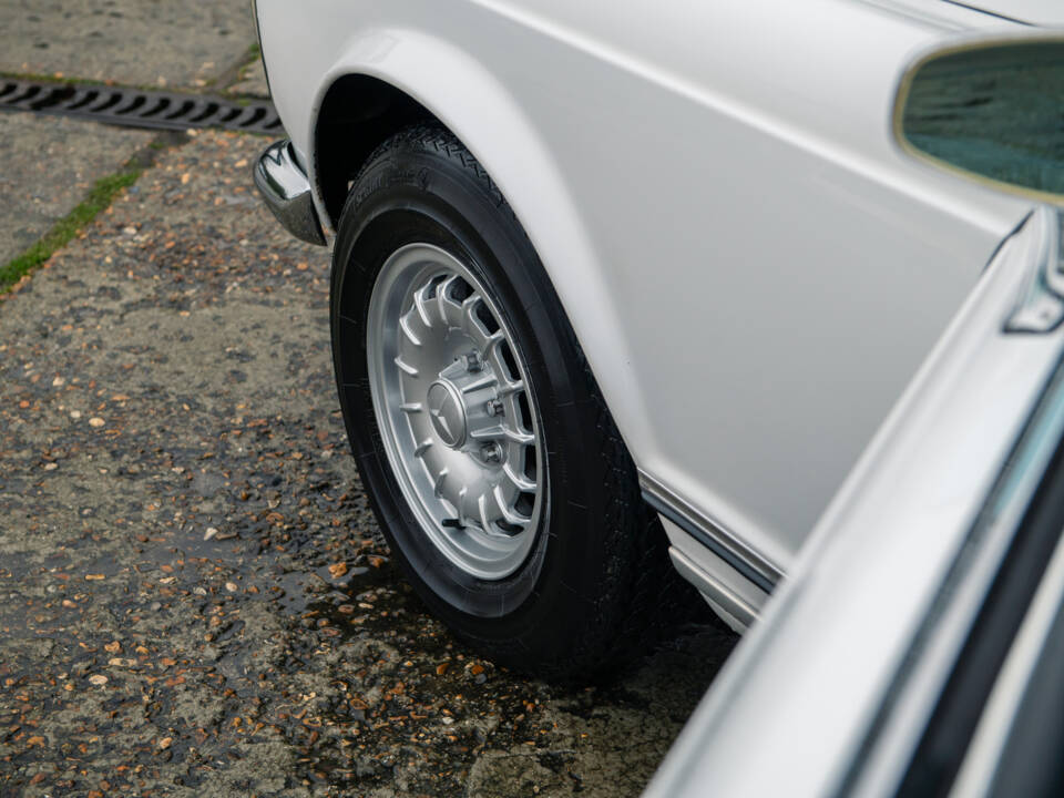 Image 17/36 of Mercedes-Benz 230 SL (1965)