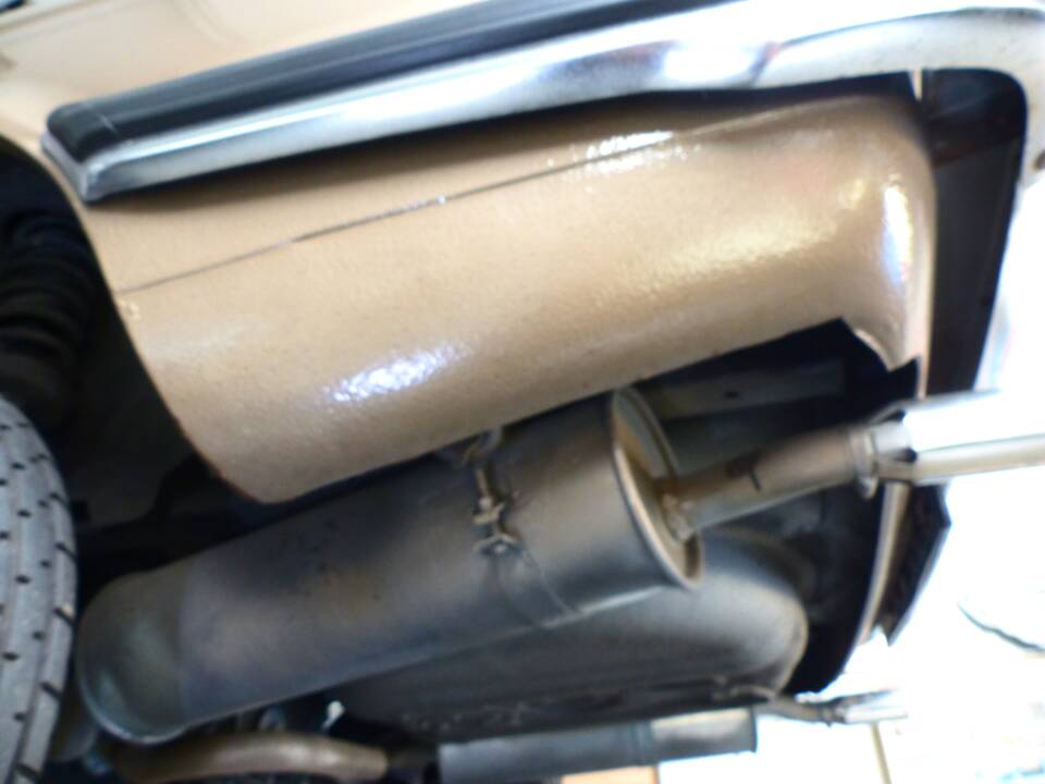 Image 54/76 of BMW 323i (1982)