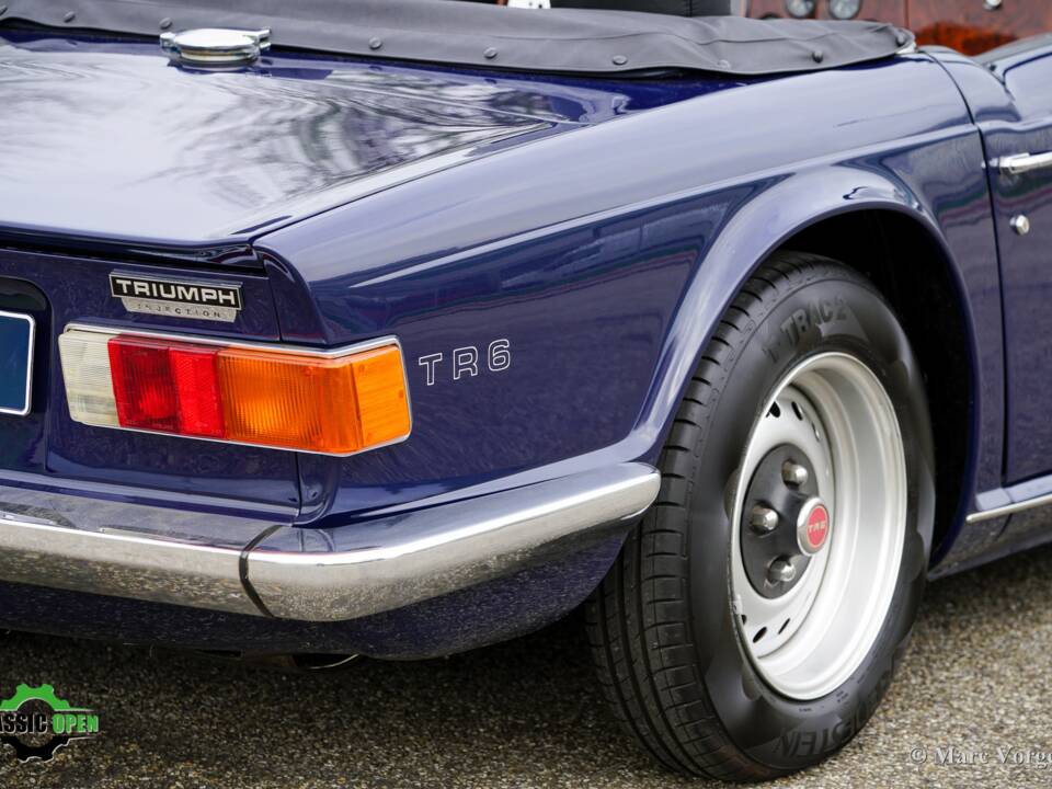 Image 37/42 of Triumph TR 6 PI (1972)