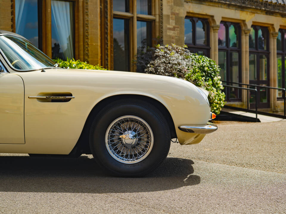 Bild 10/62 von Aston Martin DB 6 Mk II Volante (1970)