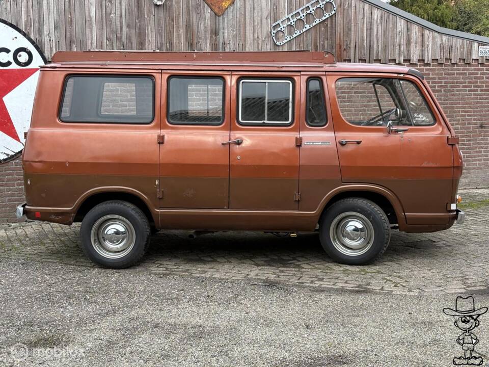 Image 3/50 of Chevrolet G-10 Van (1965)