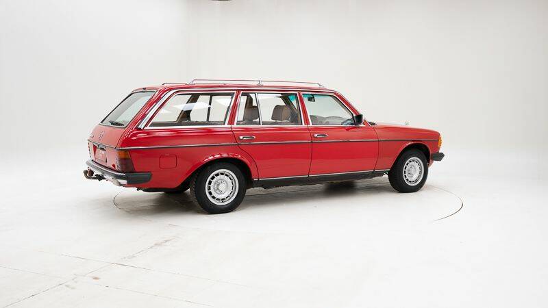 Image 2/15 of Mercedes-Benz 300 TD (1980)