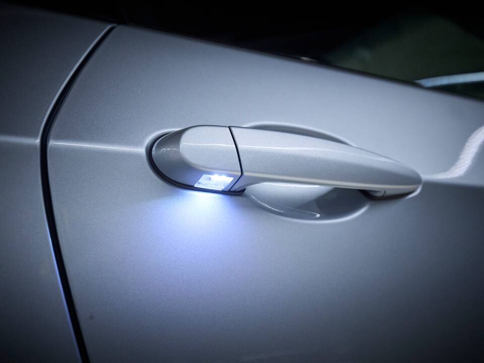 Image 46/100 of BMW M3 (2006)