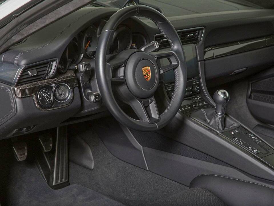 Image 22/25 de Porsche 911 GT3 Touring (2018)