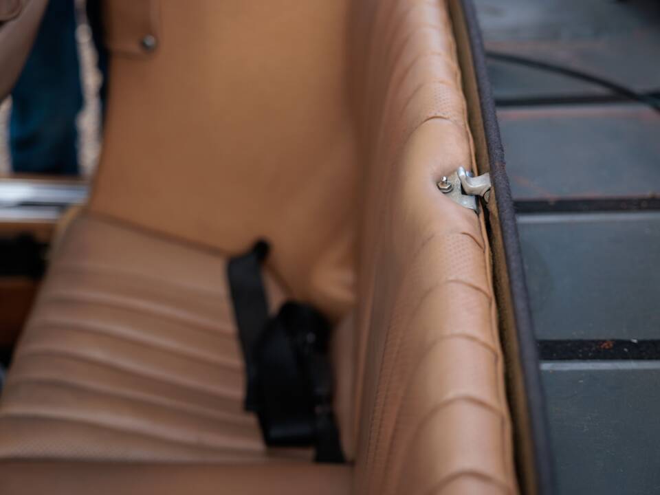 Image 45/50 of Mercedes-Benz 420 SL (1988)
