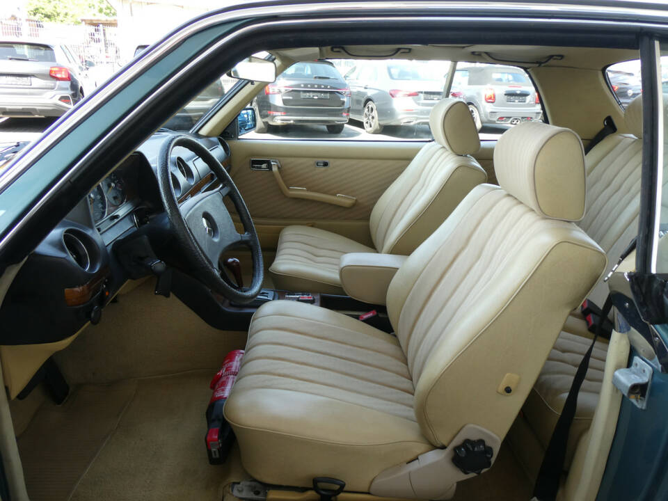 Image 9/20 de Mercedes-Benz 280 CE (1981)