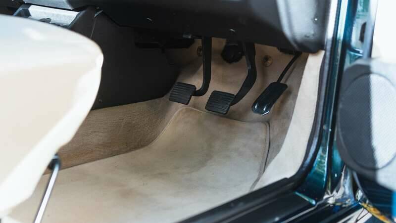 Image 20/50 of Volkswagen Golf Mk I GTI 1.8 (1991)