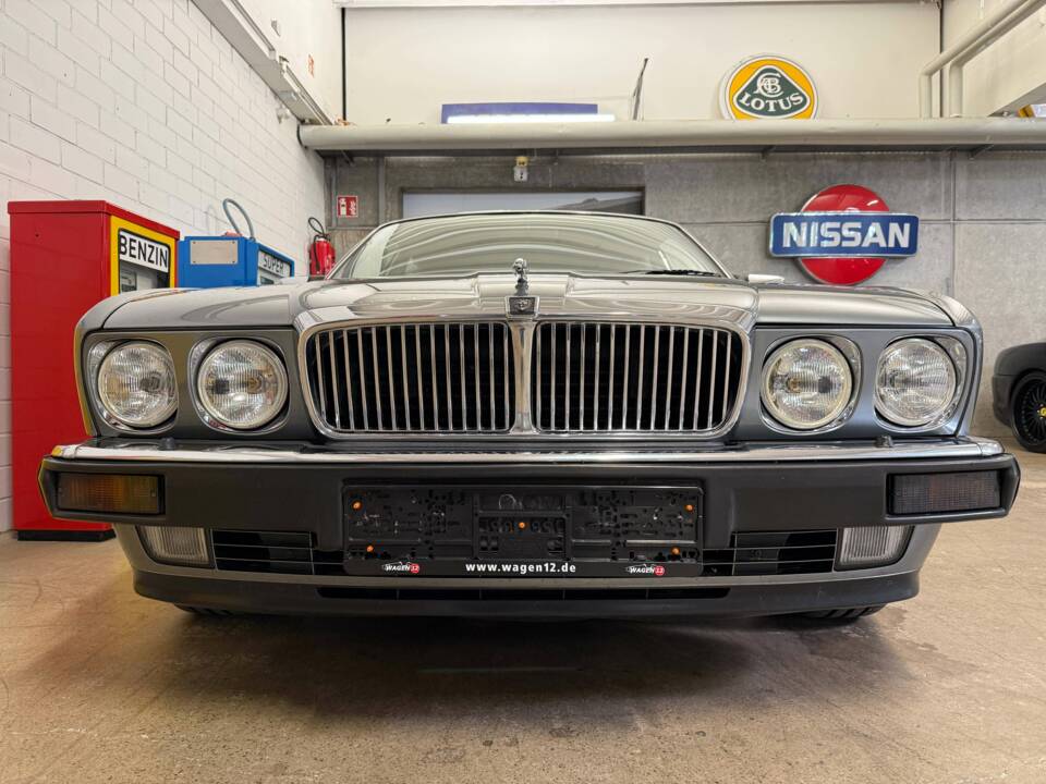 Image 3/19 of Jaguar XJ 40 4.0 (1993)