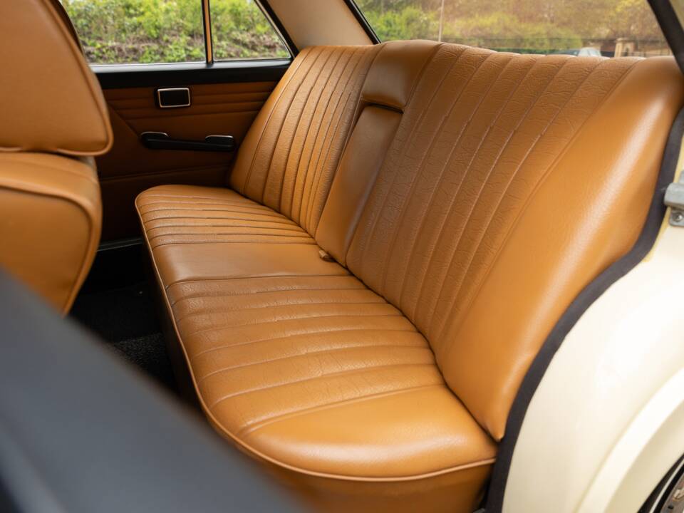 Imagen 28/40 de Mercedes-Benz 230/4 (1976)