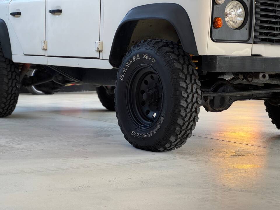 Image 9/45 de Land Rover Defender 110 (1991)