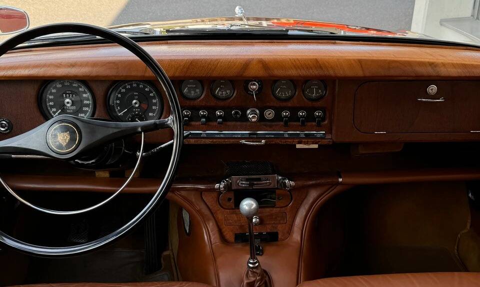 Image 17/25 de Jaguar S-Type 3.8 (1965)