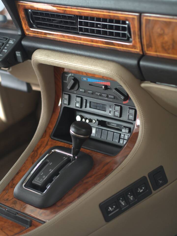 Image 31/37 of Jaguar Sovereign 3.6 (1988)