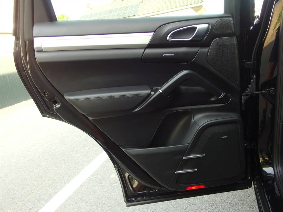 Bild 66/98 von Porsche Cayenne Turbo (2010)