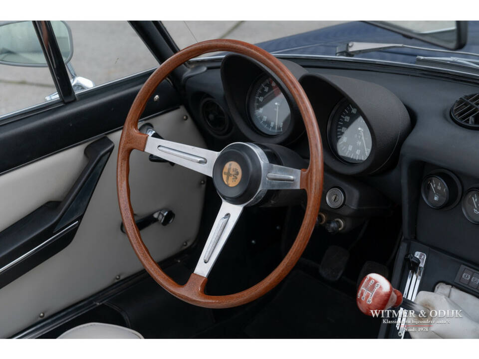 Image 17/33 of Alfa Romeo 1600 Spider (1975)