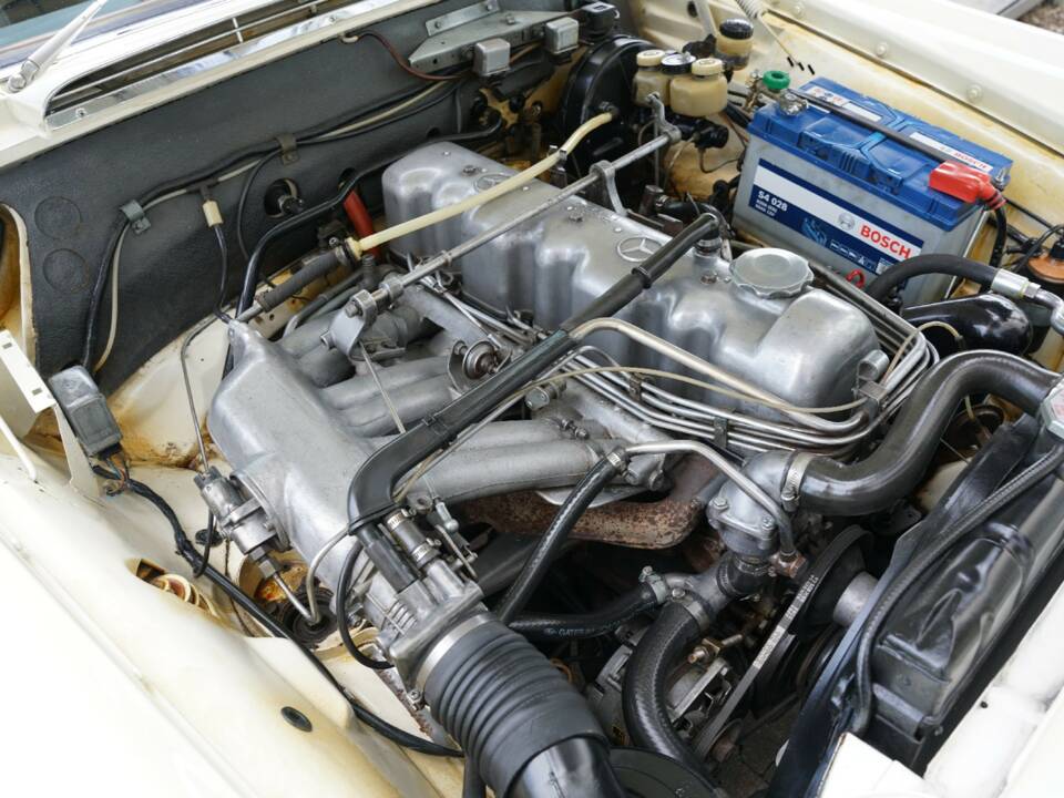 Image 16/50 de Mercedes-Benz 280 SE (1968)