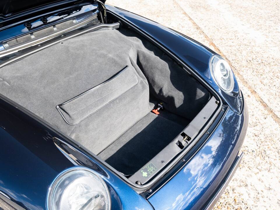 Image 32/35 de Porsche 911 Carrera (1995)