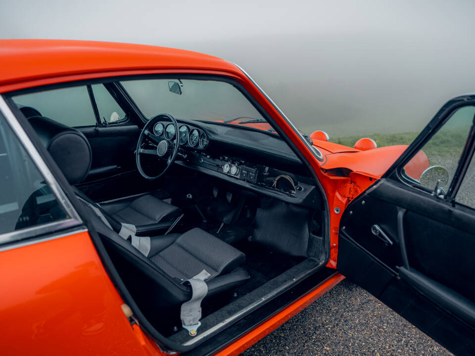 Image 58/63 of Porsche 911 R (1967)