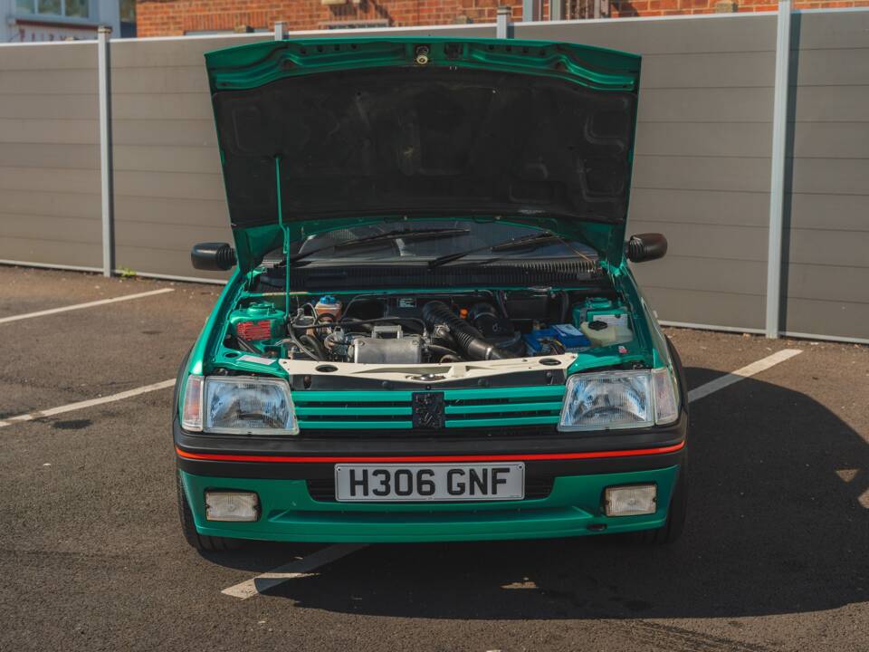 Bild 28/50 von Peugeot 205 GTi 1.9 (1991)