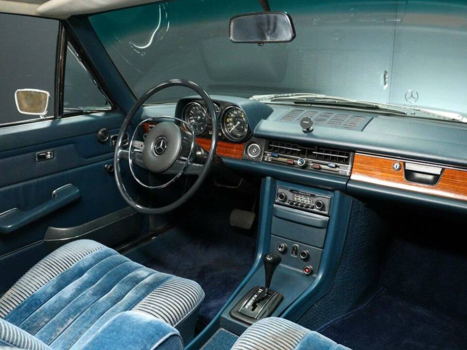 Immagine 17/30 di Mercedes-Benz 280 CE (1973)