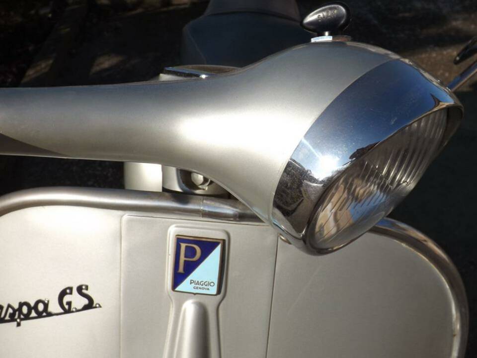 Image 17/35 of Piaggio Vespa 150 GS (1958)