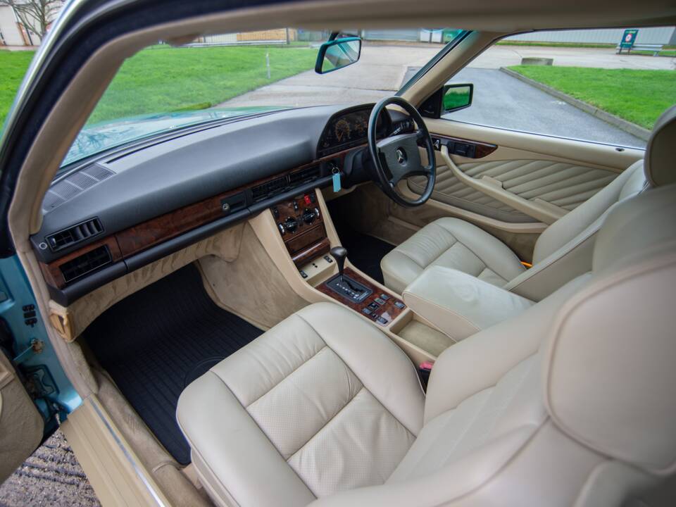 Image 11/31 de Mercedes-Benz 420 SEC (1990)