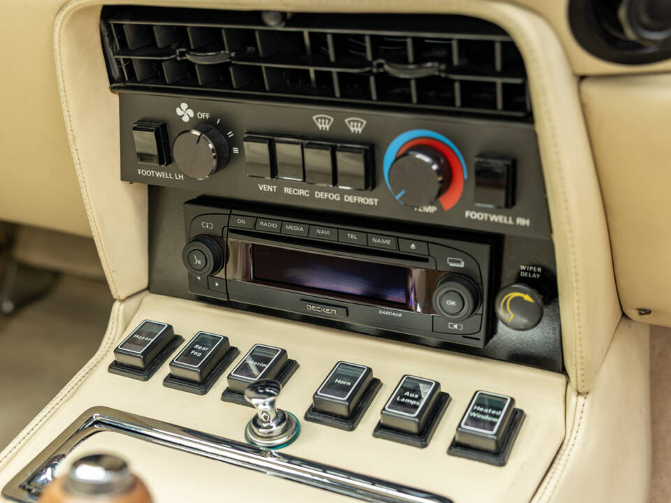 Bild 32/54 von Aston Martin V8 EFi (1987)