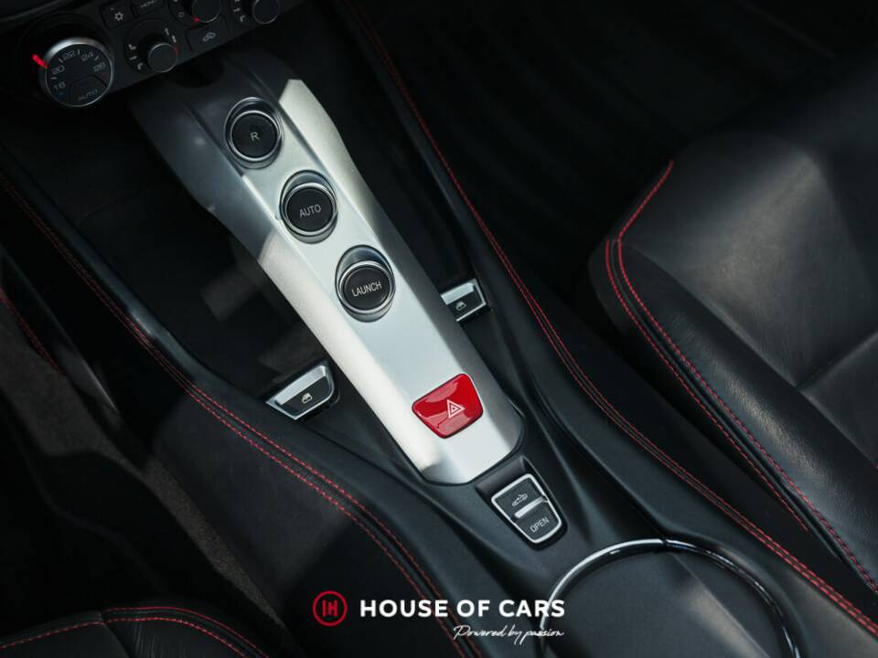 Bild 23/25 von Ferrari California T (2014)