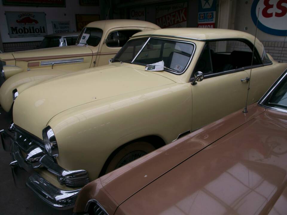 Image 3/13 of Ford Custom DeLuxe Club Coupe (1951)